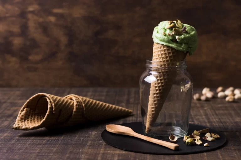 Pistachio gelato cones